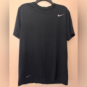 NIKE Dri-Fit Men’s Black Short Sleeve Shirt. 100% Polyester. Size M
